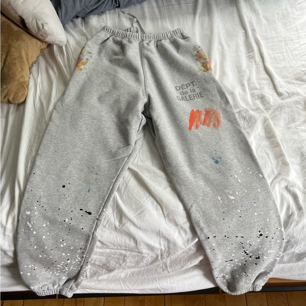 Gallery dept paint jogger